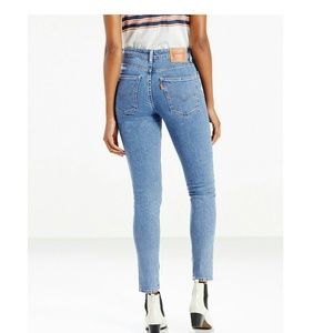 Levis 721 High Rise Skinny Mom Jeans Light wash